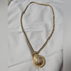 Vintage 1968 Avon Gold Charmer Glace Pendant Necklace